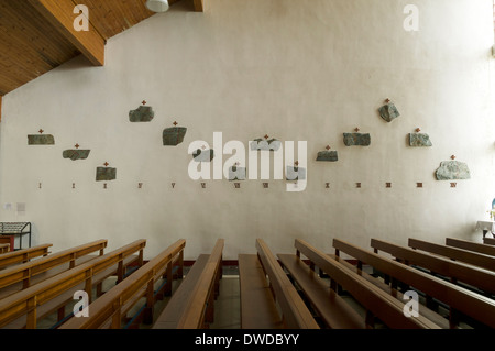 Le stazioni della croce nella chiesa di Nostra Signora dei Dolori a Garrynamonie, Sud Uist, Western Isles, Scotland, Regno Unito Foto Stock