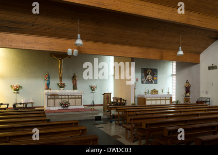 Interno della chiesa di Nostra Signora dei Dolori a Garrynamonie, Sud Uist, Western Isles, Scotland, Regno Unito Foto Stock