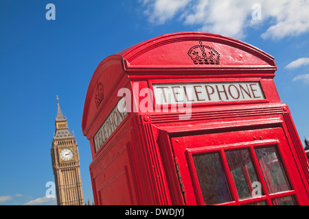 Telefono rosso scatola in London REGNO UNITO Foto Stock