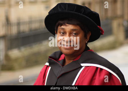 Doreen Lawrence riceve la Laurea Honoris Causa dalla Sheffield Hallam University, Sheffield South Yorks, England, Regno Unito Foto Stock