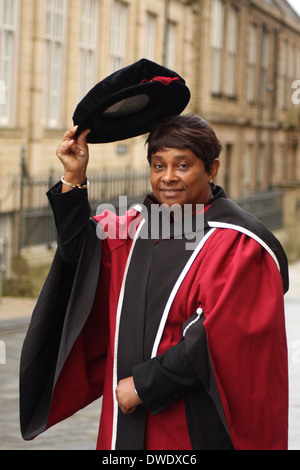 Doreen Lawrence riceve la Laurea Honoris Causa dalla Sheffield Hallam University, Sheffield South Yorks, England, Regno Unito Foto Stock