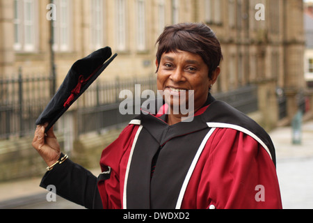 Doreen Lawrence riceve la Laurea Honoris Causa dalla Sheffield Hallam University, Sheffield South Yorks, England, Regno Unito Foto Stock