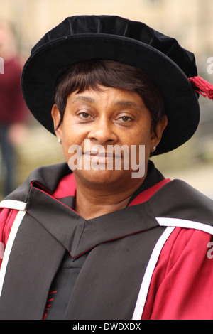 Doreen Lawrence riceve la Laurea Honoris Causa dalla Sheffield Hallam University, Sheffield South Yorks, England, Regno Unito Foto Stock