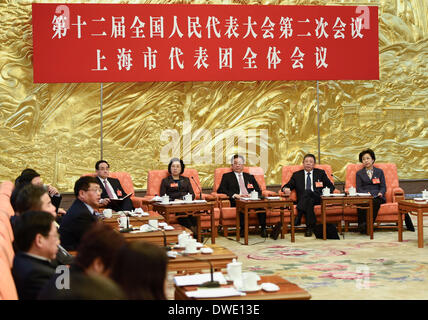 Pechino, Cina. 6 Mar 2014. Deputati per la Cina del XII congresso nazionale del popolo (ANP) da est della Cina di Shanghai prendere parte a un panel di discussione durante la seconda sessione del XII NPC a Pechino, capitale della Cina, 6 marzo 2014. Credito: Qi Heng/Xinhua/Alamy Live News Foto Stock