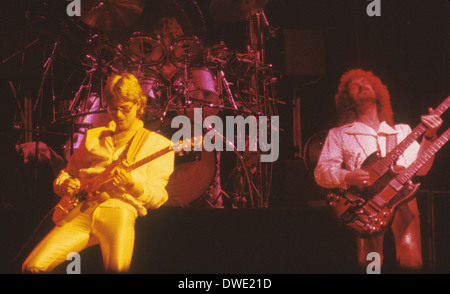 BARCLAY JAMES HARVEST inglese del gruppo rock Febbraio 1980 a Hammersmith Odeon con Les Holroyd a destra Foto Stock