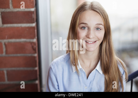 Ritratto di felice high school girl Foto Stock