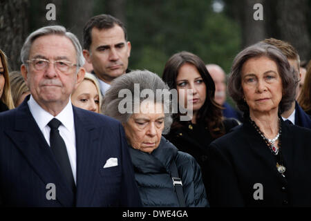 Tatoi, Grecia. 6 Mar 2014. In occasione del cinquantesimo anniversario del Re Paolo la morte i suoi figli, re Costantino II di Grecia, Regina Anna-Maria, regina SofÃ-a della Spagna e la principessa Irene, e molti altri membri della famiglia si sono riuniti nella capitale Greca per tenere un memoriale di servizio per i loro genitori Credito: Aristidis Vafeiadakis/ZUMAPRESS.com/Alamy Live News Foto Stock