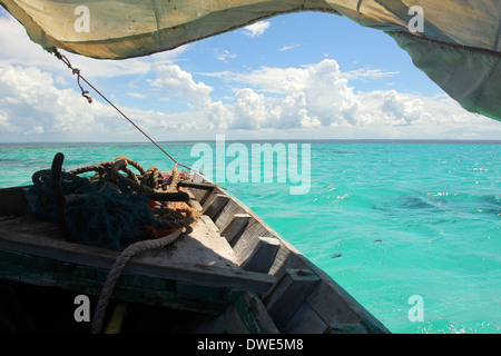 In barca a vela sulle acque del Mozambico a Quirimbas National Park. Mozambico. Foto Stock