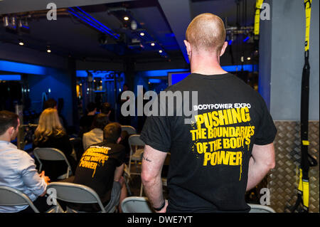 Londra, Regno Unito. Giovedì 6 marzo. 2014: personale BodyPower ascoltando una presentazione in occasione del lancio di BodyPower Expo 2014 Fotografo; Gordon Scammell/Alamy Live News. Foto Stock