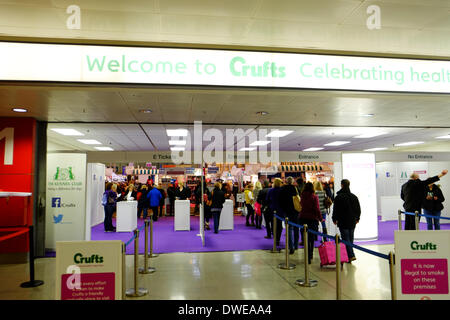 Birmingham, Regno Unito. Il 6 marzo 2014. Il Crufts 2014 dog show in NEC National Exhibition Centre Birmingham REGNO UNITO Inghilterra giorno uno dei premier dog show e la concorrenza benvenuti entrata. Credito: Paul Thompson Live News /Alamy Live News Foto Stock