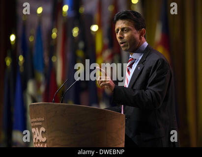 Regolatore Bobby Jindal della Louisiana parla durante un discorso ai delegati presso i Conservatori di azione politica conferenza Foto Stock