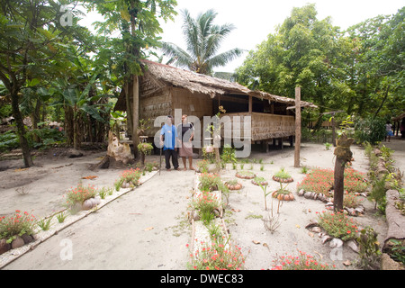 Alloggiamento tradizionale su Santa Ana Isola, Isole Salomone, Sud Pacifico Foto Stock