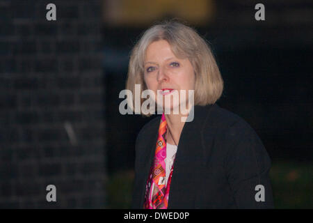 Londra, Regno Unito. Il 6 marzo 2014. . Home Secretary Theresa Maggio arriva al numero 10 di Downing Street per le donne del mondo la reception. Credito: Paolo Davey/Alamy Live News Foto Stock