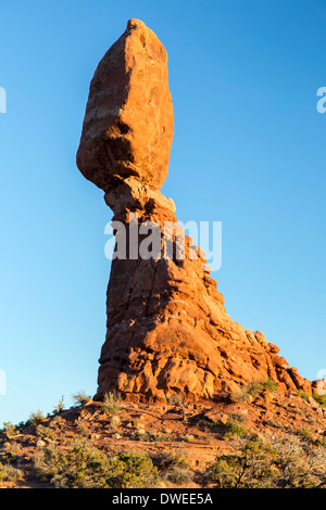 Roccia equilibrato, Arches National Park, Moab, USA Utah Foto Stock