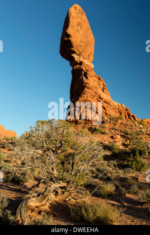 Roccia equilibrato, Arches National Park, Moab, USA Utah Foto Stock