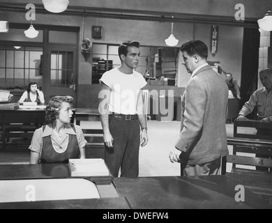 Montgomery Clift e Shelley Winters, sul set del film "UN POSTO AL SOLE" con il regista George Stevens, 1951 Foto Stock