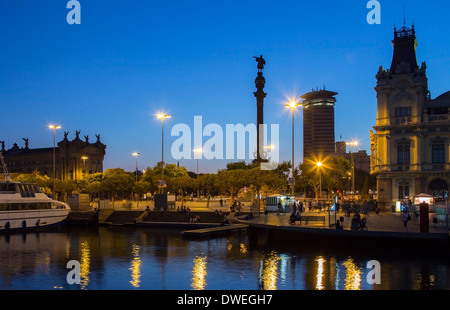 Il monumento di Colombo (Monument a Colom) e il lungomare di Port Vell - Barcellona, Spagna. Foto Stock