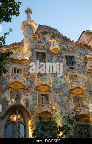 Gaudi Casa Batllo nel quartiere Eixample di Barcellona nella regione della Catalogna di Spagna. Foto Stock