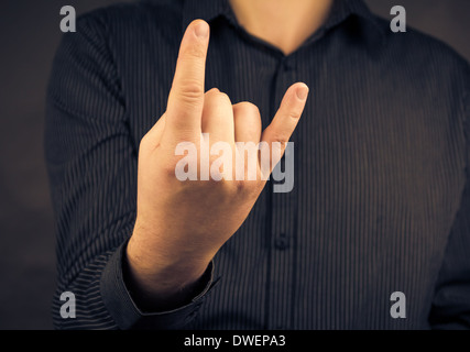 Una mano d'uomo dando il Rock and Roll segno Foto Stock