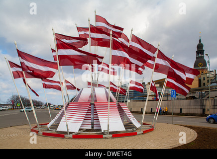 Riga - Capitale Europea della Cultura 2014. Bandiera della Repubblica di Lettonia in una festosa decorazione. Old Riga. Foto Stock