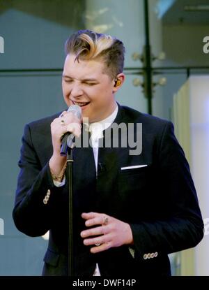 Berlino, Germania. 06 Mar, 2014. Cantante britannico John Newman viene visualizzato sul TV ZDF Morgenmagazin mostra a Berlino, Germania, 06 marzo 2014. Foto: XAMAX - nessun filo servizio/dpa/Alamy Live News Foto Stock