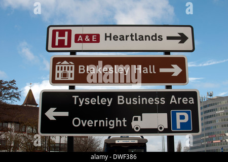 Segnaletica stradale sulla A45 Coventry Road, Yardley, Birmingham, Inghilterra, Regno Unito Foto Stock