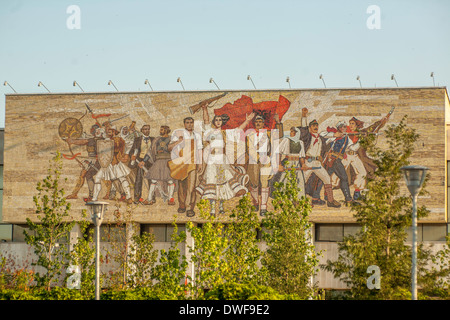 Tirana la bellissima e calda e giovane e di grande capitale albanese Foto Stock