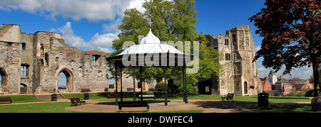 Le rovine del castello di Newark, Newark on Trent, Nottinghamshire, England, Regno Unito Foto Stock