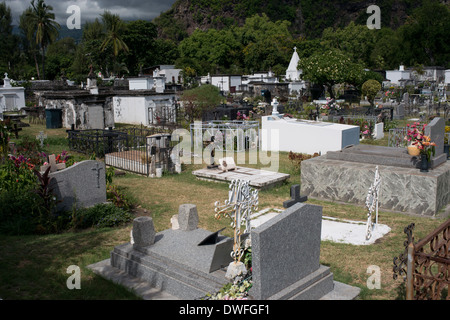 Cimitero di San Paolo, l'antica capitale della riunione e si dà sempre fuori un certo coloniale, più un carattere tropicale Foto Stock