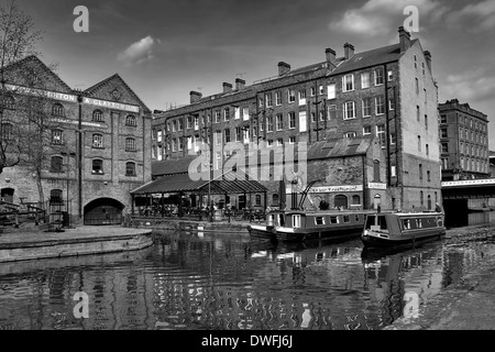 Narrowboats sul fiume Trent, area del litorale, Nottingham, Nottinghamshire county, England, Regno Unito Foto Stock