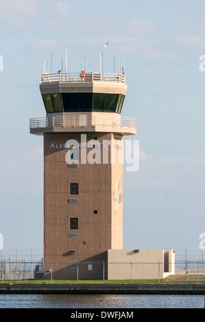 L'Albert Whitted Aviosuperficie per piccoli aerei torre di controllo sulla San Pietroburgo, Florida waterfront. Foto Stock