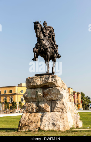 Tirana la bellissima e calda e giovane e di grande capitale albanese Foto Stock
