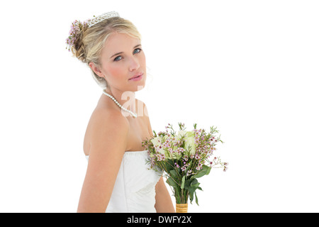 Sposa con bouquet di fiori su sfondo bianco Foto Stock