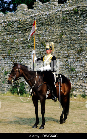 Xvii Lancieri, British Reggimento Dragoon, 1892, rievocazione storica esercito di soldati soldato di cavalleria tardo XIX secolo uniformi uniforme Inghilterra cavalryman REGNO UNITO Foto Stock