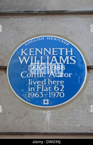 English Heritage targa blu segnando una casa di attore comico kenneth williams, Londra, Inghilterra Foto Stock