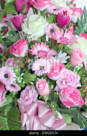 Bel bouquet pronto per l'occasione speciale. Foto Stock