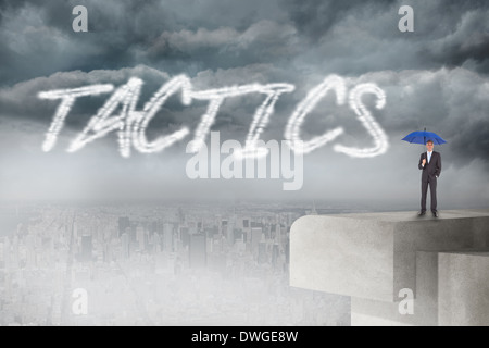 Tattica contro il balcone affacciato sulla città Foto Stock