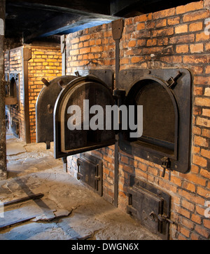 I forni crematori nel campo di concentramento di Auschwitz - Polonia Foto Stock