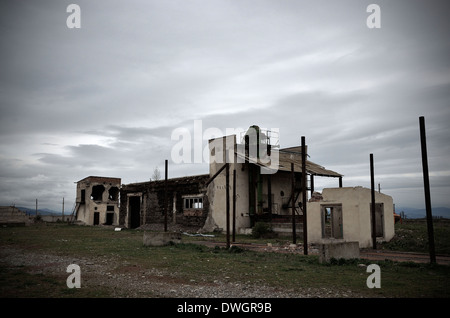 Bilancia in abbandonato, la guerra ha distrutto, fabbrica, Georgia. Foto Stock