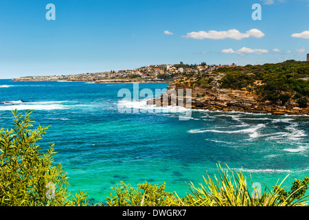 La costa frastagliata sul Bondi Beach a Coogee Beach sentiero costiero a Sydney in Australia Foto Stock