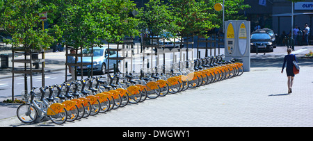 Villo Rent a Bike docking station piena di biciclette a noleggio Foto Stock