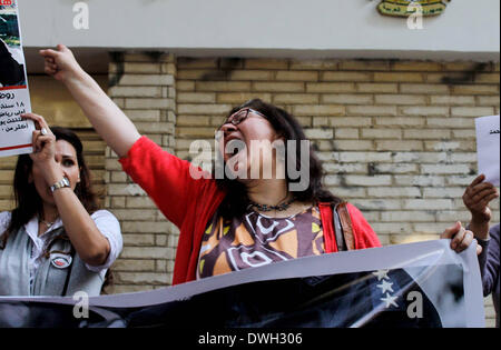 Il Cairo, il Cairo, Egitto. 8 Mar 2014. Le donne egiziane prendere parte una protesta di fronte al Consiglio Nazionale per le donne, al Cairo, il 8 marzo 2014. a chiamare per il rilascio di prigionieri egiziano durante un rally la marcatura della Giornata internazionale della donna Credito: Mohammed Bendari APA/images/ZUMAPRESS.com/Alamy Live News Foto Stock