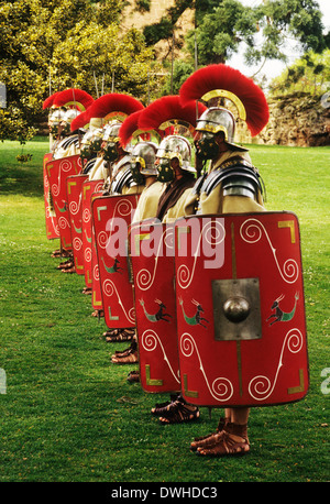 Legionario romano i soldati a parade, soldato del I secolo, rievocazione storica England Regno Unito Foto Stock