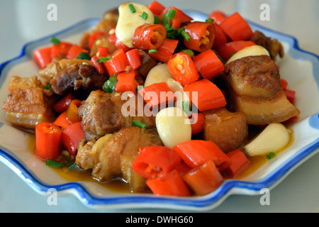 Brasati di carne di maiale in un ristorante di Shaoshan, Mao natale nella provincia del Hunan, Cina. Foto Stock