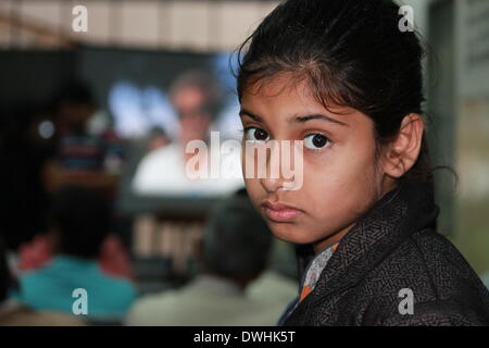 Nala Road, Patna, Bihar, in India, 09 marzo 2014. La domenica mattina. Libera il glaucoma detection camp sul mondo Galucoma Settimana in Ramakrishna Mission Ashrama. Catchline 'Beat Glaucoma invisibile". Servizio prima di sé. Deve essere una destinazione di viaggio in un giorno qualsiasi di Patna. Credito: Rupa Ghosh/Alamy Live News. Foto Stock