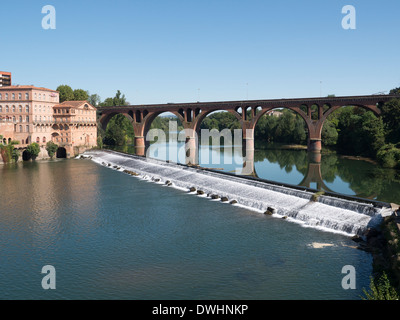 Pont Neuf, Albi, oltre il fiume Tarn Foto Stock