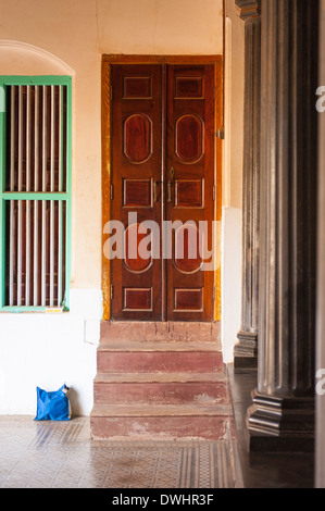 Sud India meridionale , Tamil Nadu Chettinad Karakaikudi , mercanti banchieri industriali Chettiar palazzo di famiglia porta mansion Foto Stock