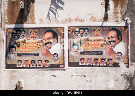 Sud India meridionale leader dell opposizione Tamil Nadu Chettinad Karakaikudi uomo politico elezione poster poster incollato sulla parete sorridente Foto Stock