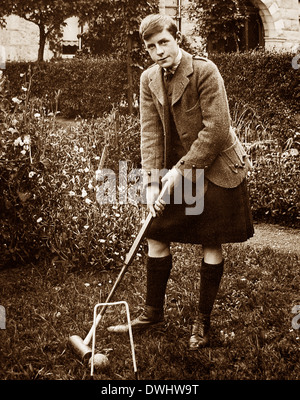 Il Principe di Galles (più tardi re Edward VIII) giocando croquet Foto Stock