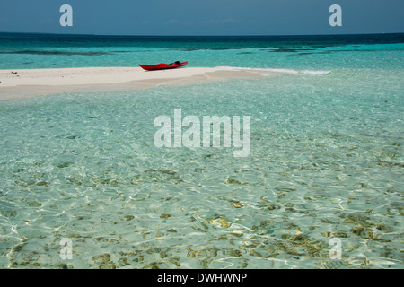 Belize, il Mare dei Caraibi, il Distretto del Belize, Goff Caye, popolare barriera corallina isola al largo della costa di Belize City. Foto Stock